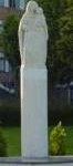 Escultura en piedra de la Virgen del Pilar