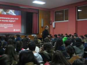José Luis Orihuela charla en el Bachillerato Santa María