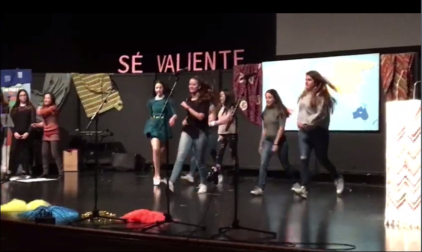 Coro del bachillerato. Festival canción LLamada Misionera 2018.