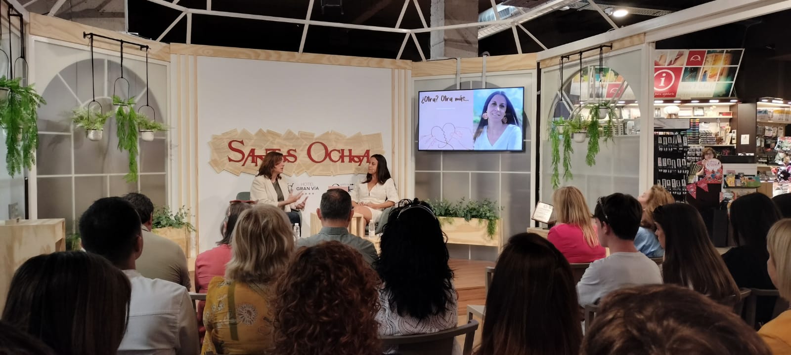 Irene presenta su primera novela